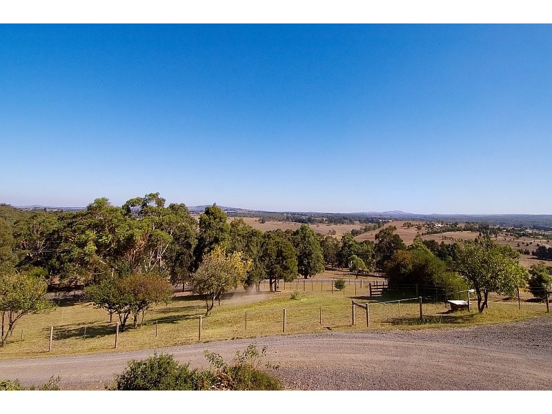 55 Mount Robertson Rd, New Gisborne VIC 3438