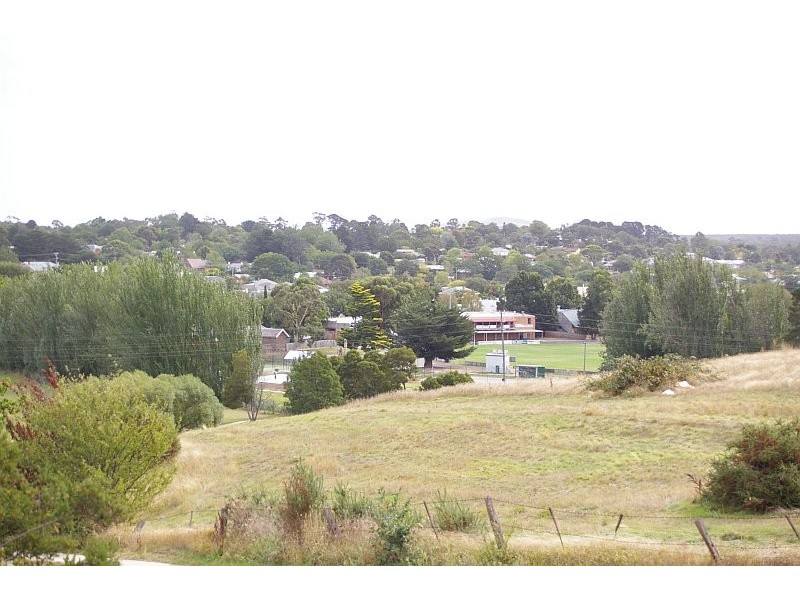 17 Kilmore Rd, Gisborne VIC 3437