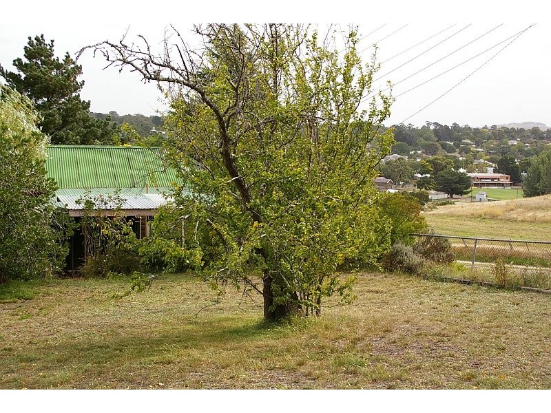 17 Kilmore Rd, Gisborne VIC 3437