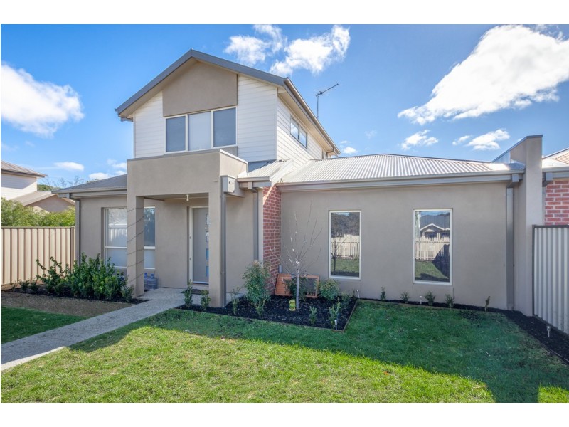 Unit 8,96 Station Road, Gisborne VIC 3437