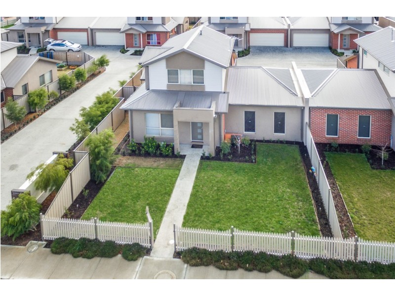Unit 8,96 Station Road, Gisborne VIC 3437