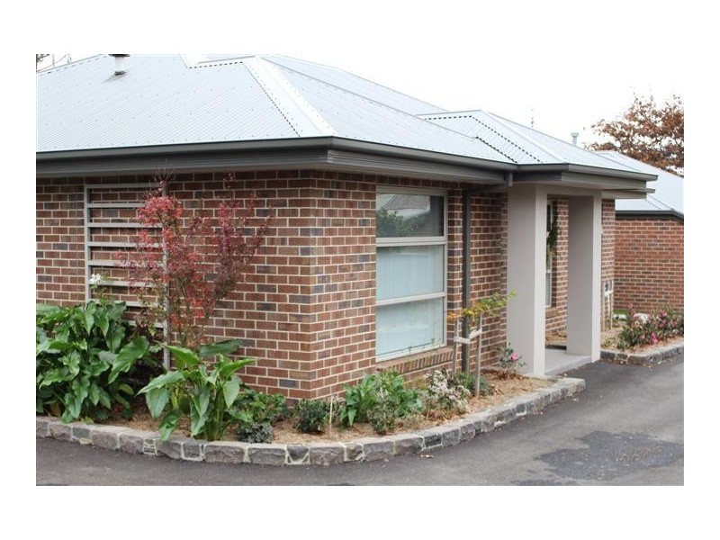 Unit 2/4 Ligar Street, Woodend VIC 3442