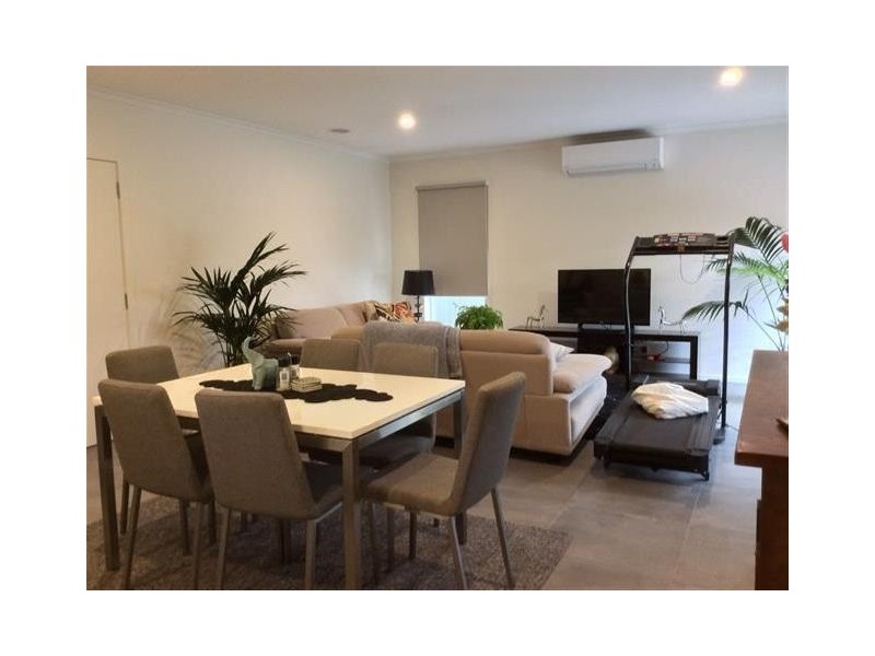 Unit 2/4 Ligar Street, Woodend VIC 3442