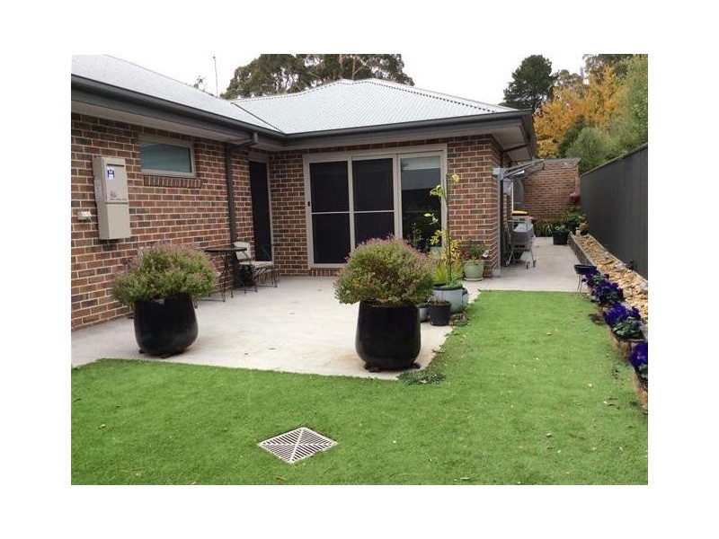 Unit 2/4 Ligar Street, Woodend VIC 3442