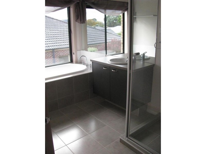 6 Doriemus Crt, New Gisborne VIC 3438