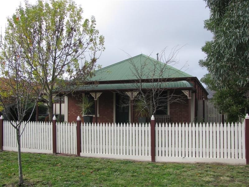 2  Kiwi Crt, Gisborne VIC 3437