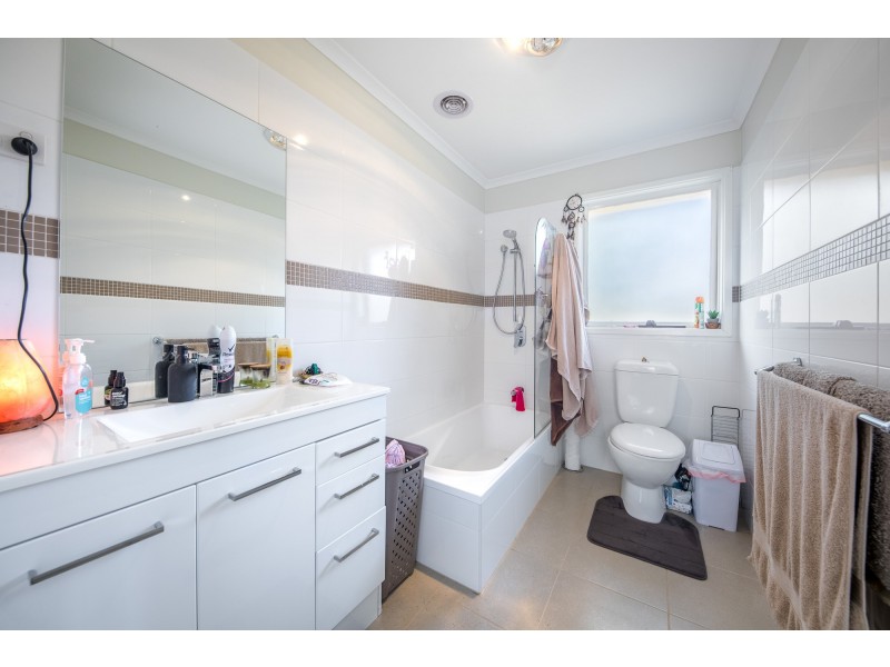 27 Scenic Court, Gisborne VIC 3437