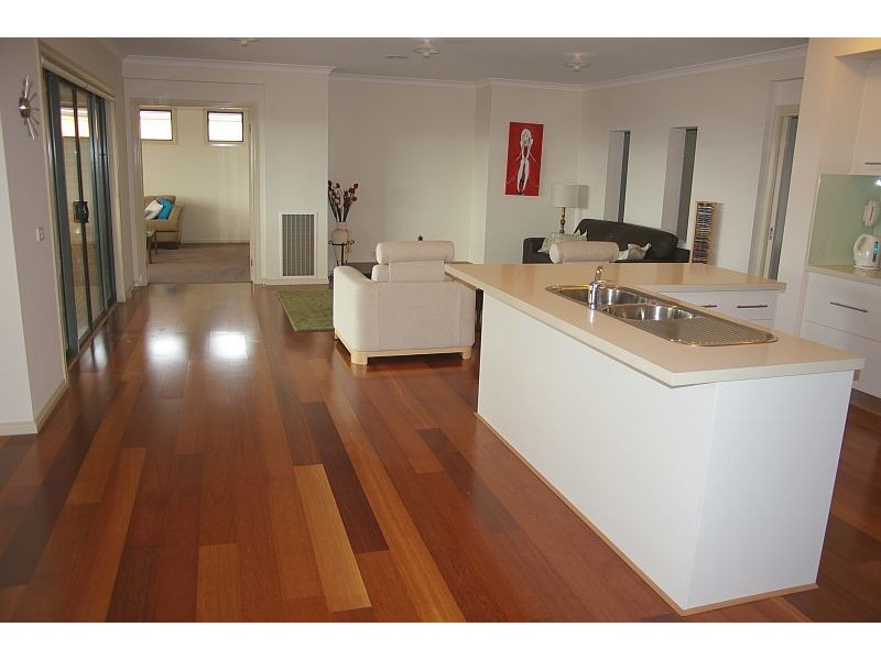 17 Alcheringa Court, Gisborne VIC 3437