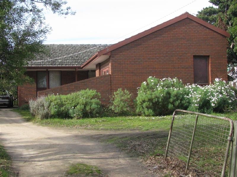 240 Station Road, New Gisborne VIC 3438