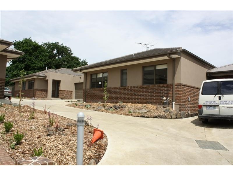 10/9  Rodney Street, Gisborne VIC 3437