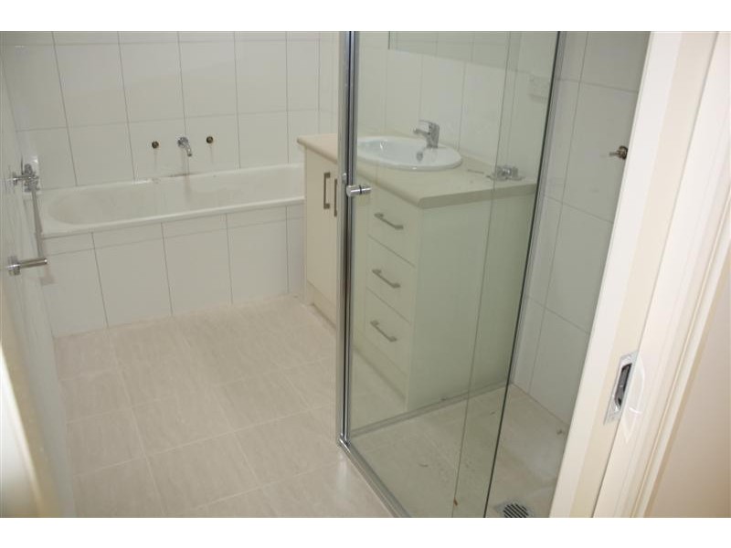 10/9  Rodney Street, Gisborne VIC 3437