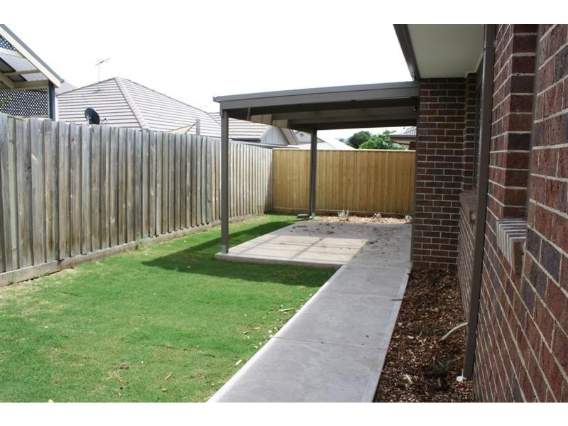 10/9  Rodney Street, Gisborne VIC 3437