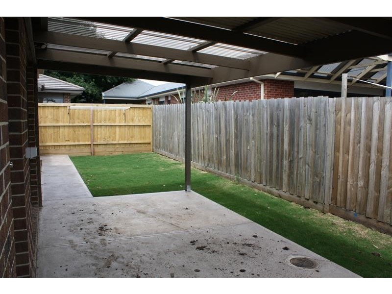 10/9  Rodney Street, Gisborne VIC 3437