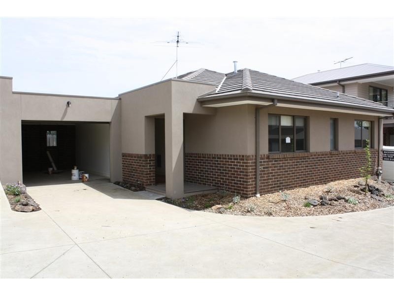 10/9  Rodney Street, Gisborne VIC 3437