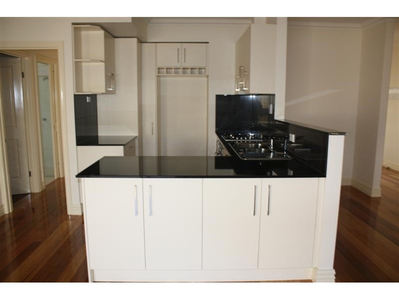 10/9  Rodney Street, Gisborne VIC 3437