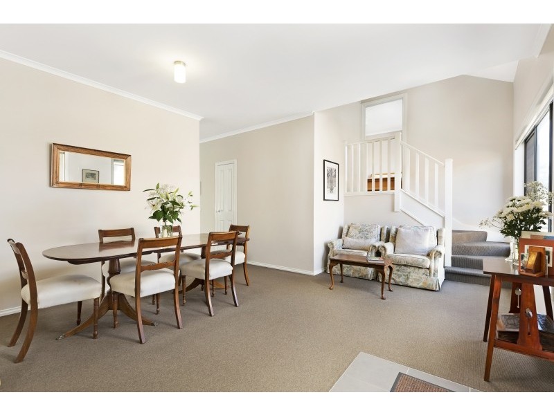 2/73 Aitken Street, Gisborne VIC 3437