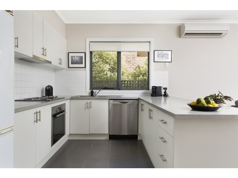 2/73 Aitken Street, Gisborne VIC 3437