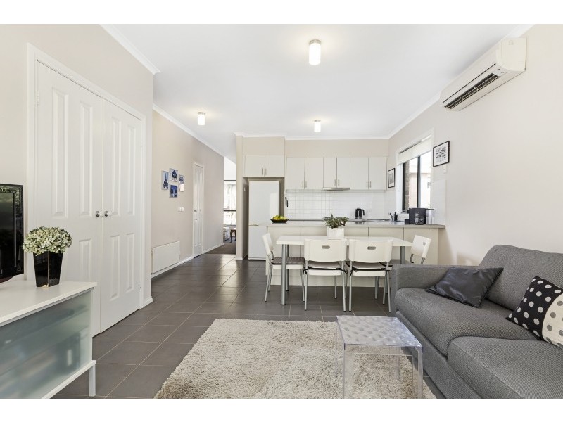 2/73 Aitken Street, Gisborne VIC 3437
