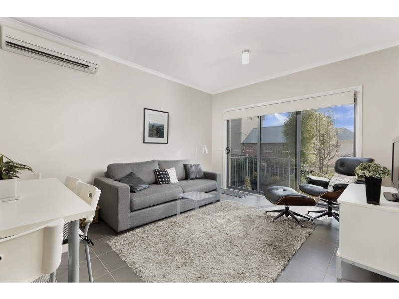 2/73 Aitken Street, Gisborne VIC 3437