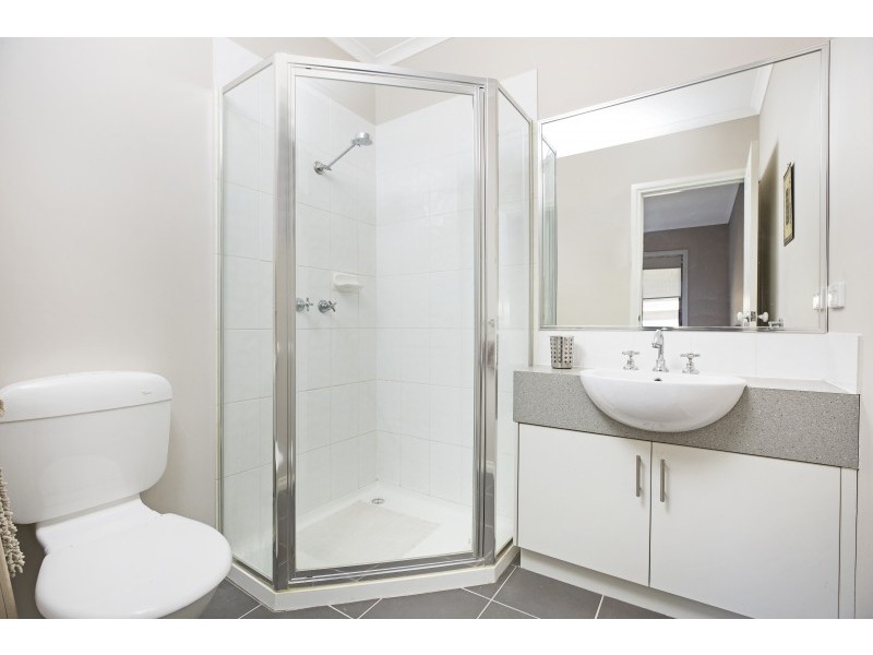 2/73 Aitken Street, Gisborne VIC 3437