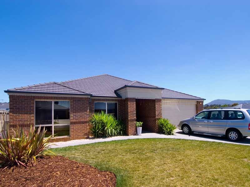 14 Hyperno Crt*, New Gisborne VIC 3438