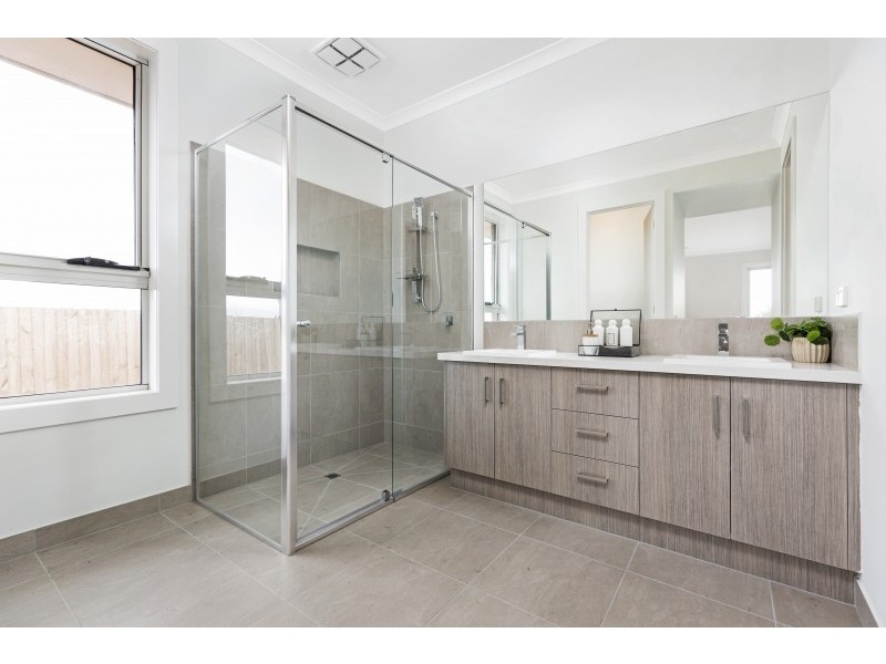 33 Brady Road, Gisborne VIC 3437