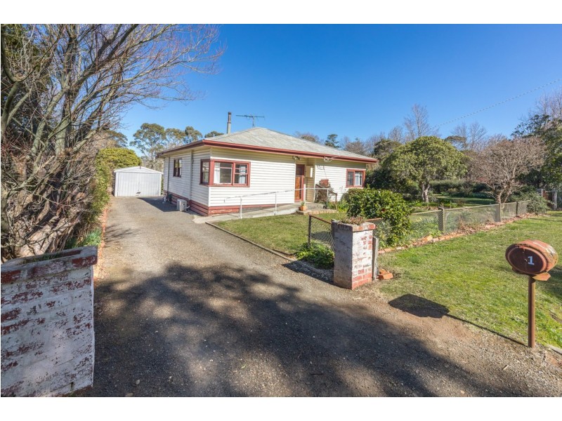 1 Barkly Avenue, Mount Macedon VIC 3441