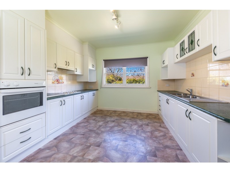 1 Barkly Avenue, Mount Macedon VIC 3441