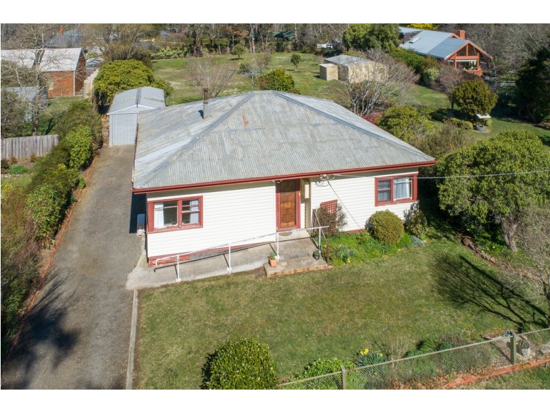 1 Barkly Avenue, Mount Macedon VIC 3441