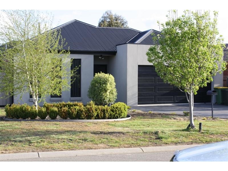30 Sunnypark Close, Gisborne VIC 3437
