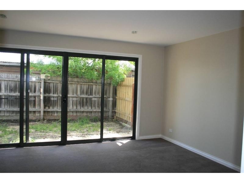 1/2  Mitchell Street, Kyneton VIC 3444