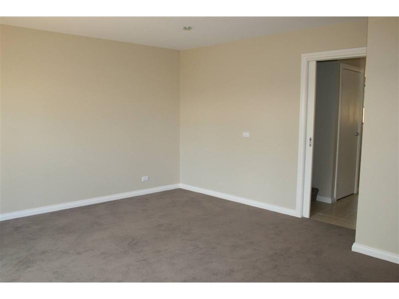 1/2  Mitchell Street, Kyneton VIC 3444