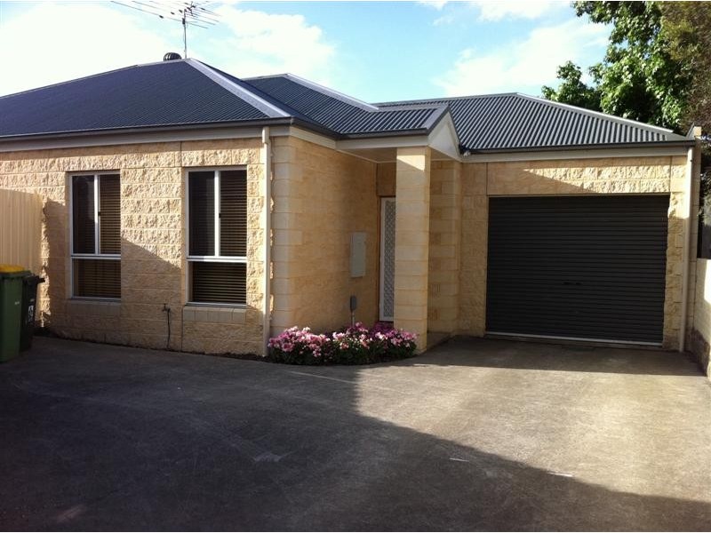 2/54 Fisher Street, Gisborne VIC 3437