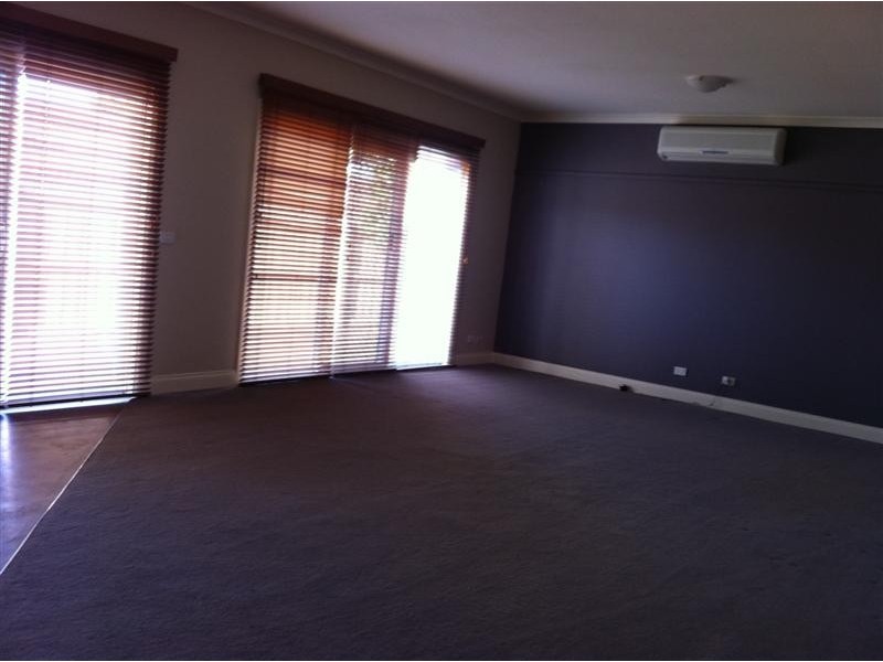 2/54 Fisher Street, Gisborne VIC 3437