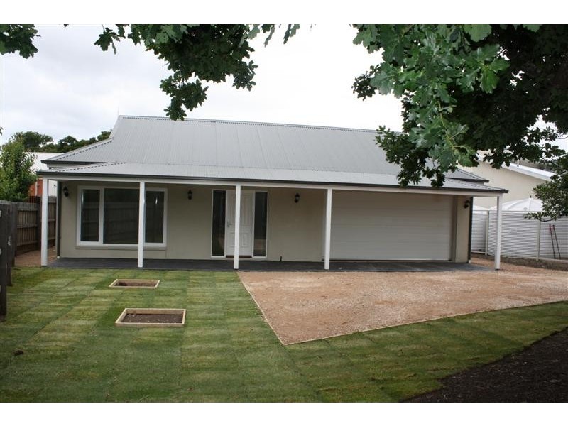 3A  Howey Street, Gisborne VIC 3437