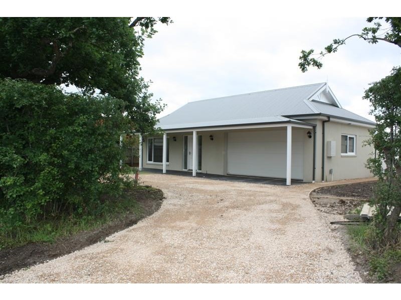 3A  Howey Street, Gisborne VIC 3437