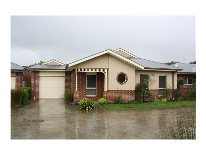 2/6-8   Rodney Street, Gisborne VIC 3437