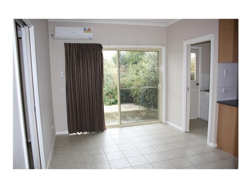 2/6-8   Rodney Street, Gisborne VIC 3437