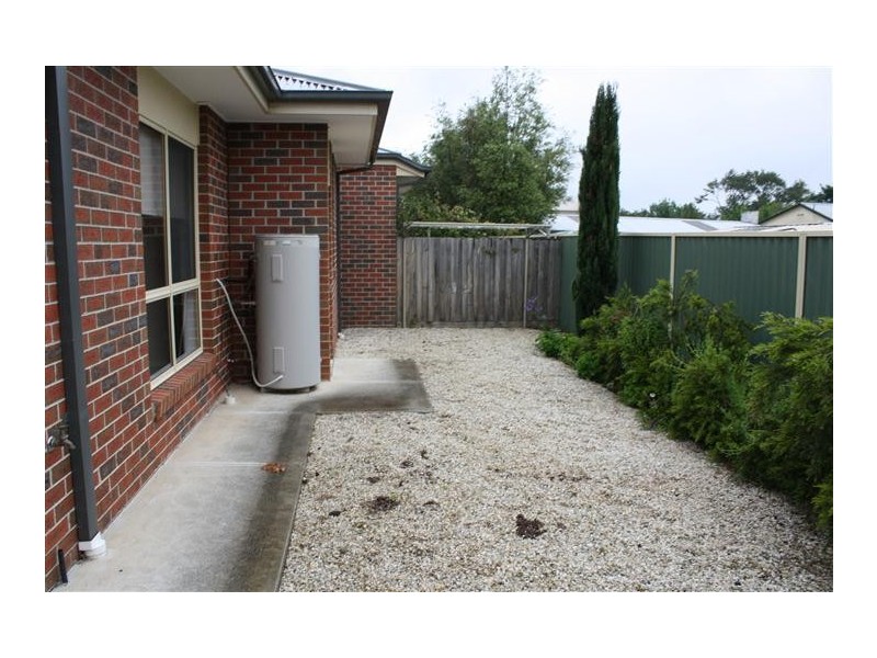 2/6-8   Rodney Street, Gisborne VIC 3437