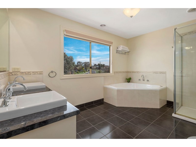 10 Olivia Court, Gisborne VIC 3437