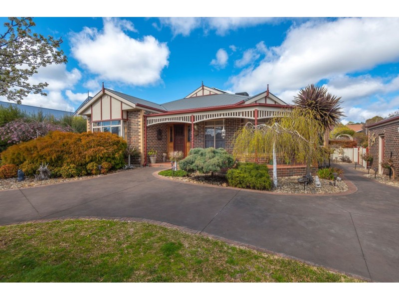 6 Glenton Court, Gisborne VIC 3437