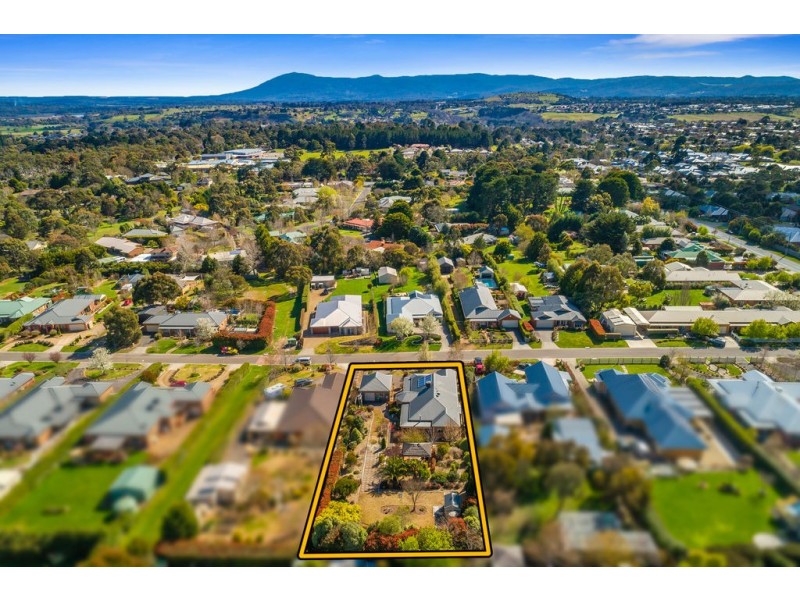6 Glenton Court, Gisborne VIC 3437