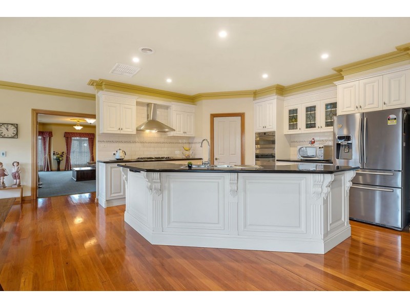 6 Glenton Court, Gisborne VIC 3437