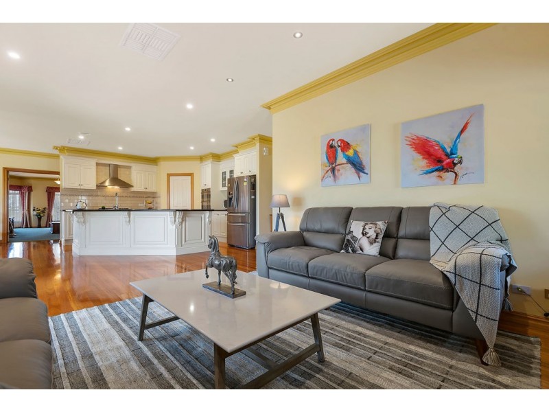 6 Glenton Court, Gisborne VIC 3437