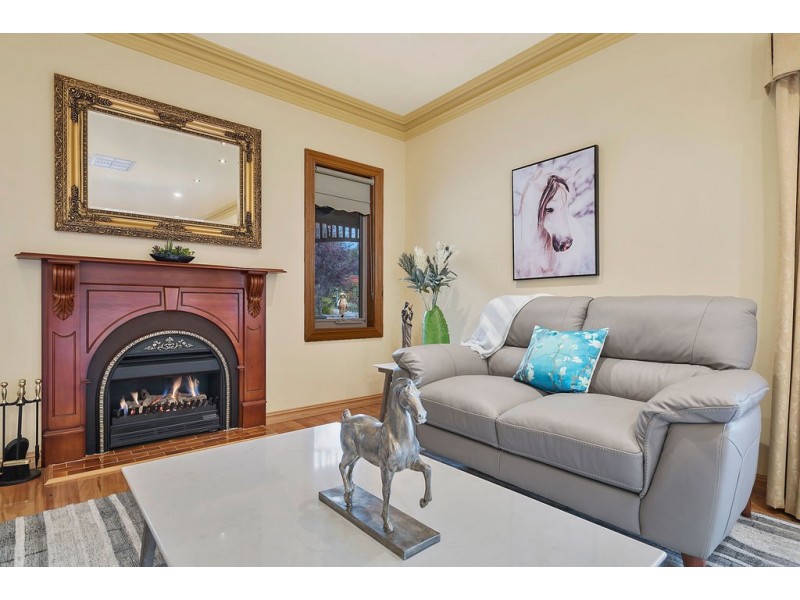 6 Glenton Court, Gisborne VIC 3437