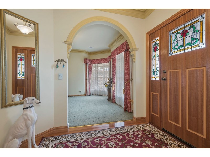 6 Glenton Court, Gisborne VIC 3437