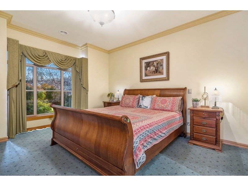 6 Glenton Court, Gisborne VIC 3437