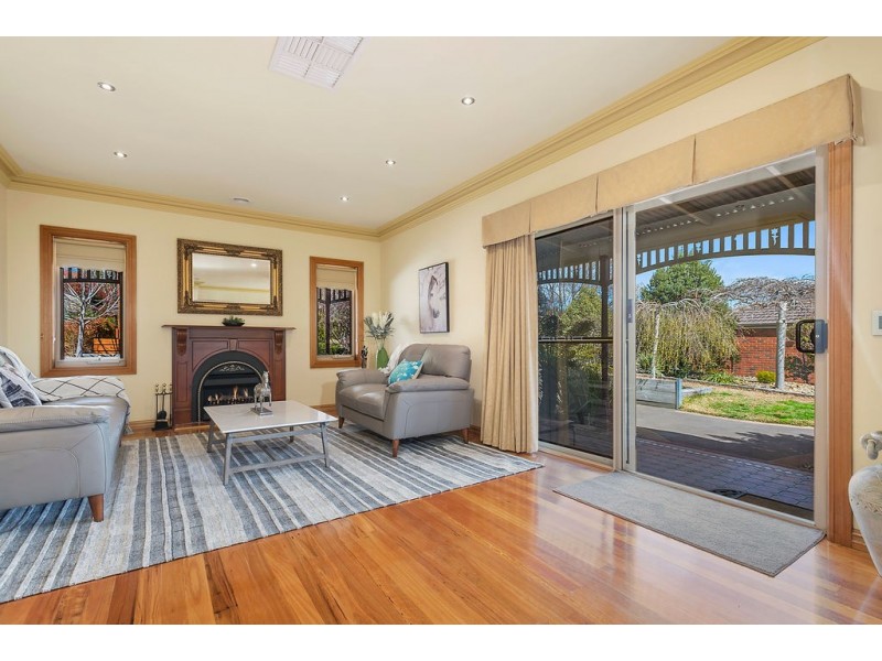 6 Glenton Court, Gisborne VIC 3437