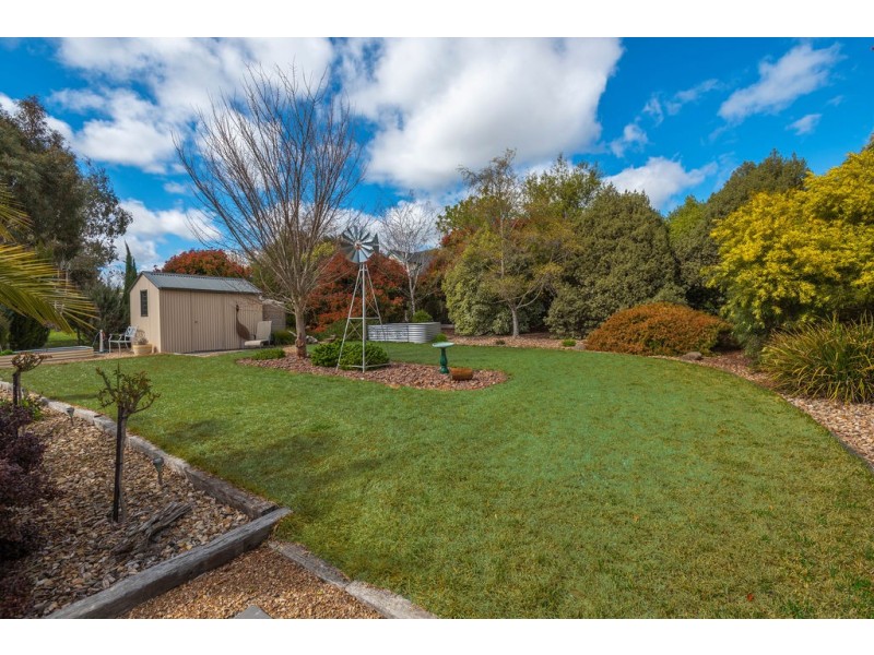 6 Glenton Court, Gisborne VIC 3437