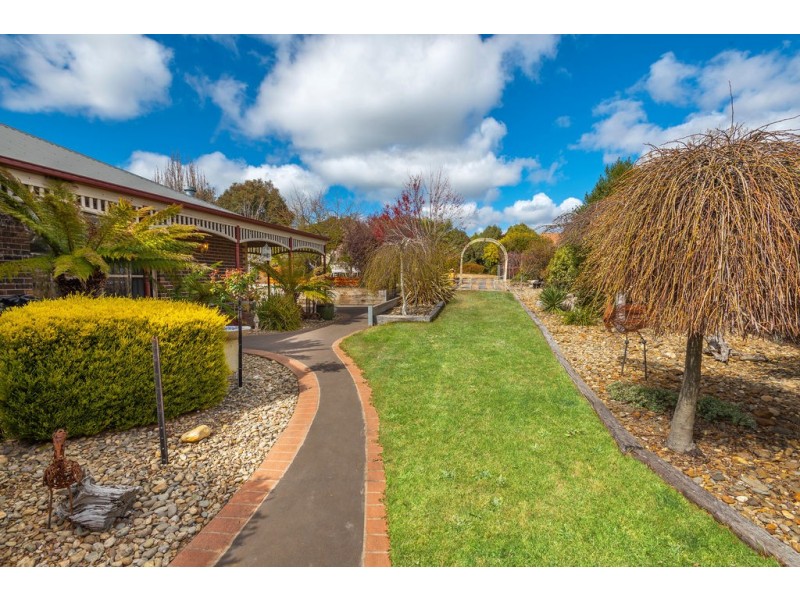 6 Glenton Court, Gisborne VIC 3437